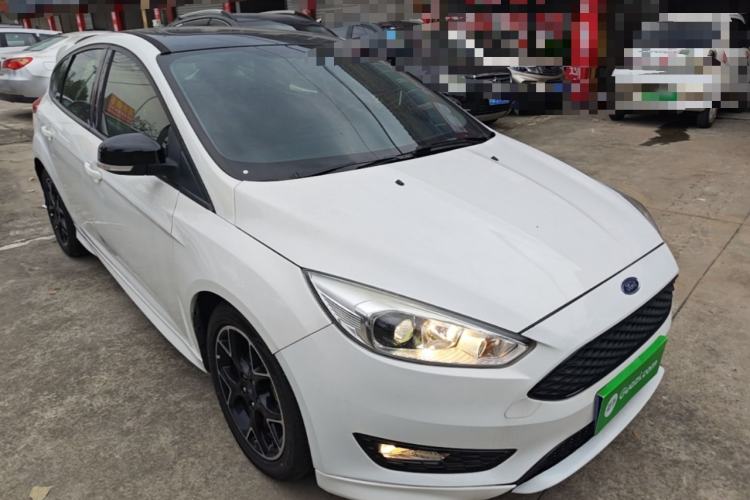 Used Ford Focus 2017 1.5T CTCC White and Black Limited Edition Front Right 45 Deg