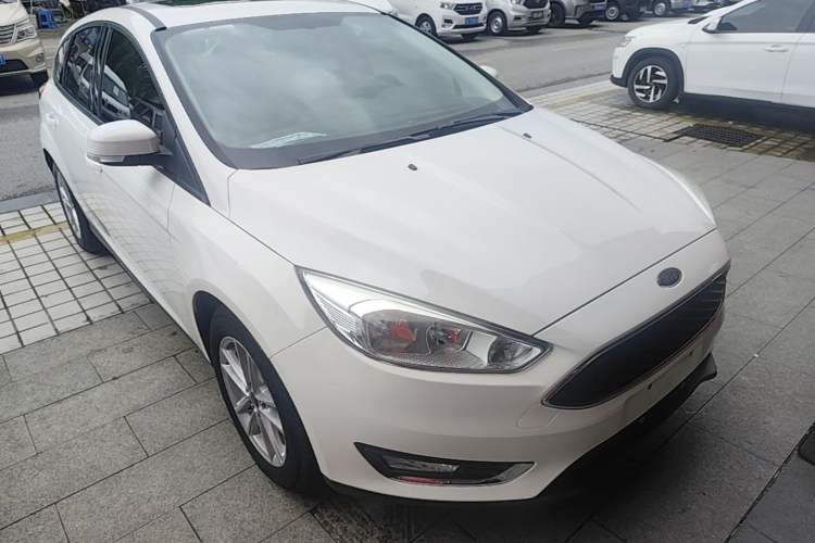 Used Ford Focus 2017 Hatchback 1.6L Automatic Fashion Edition Smart Drive Version Front Right 45 Deg