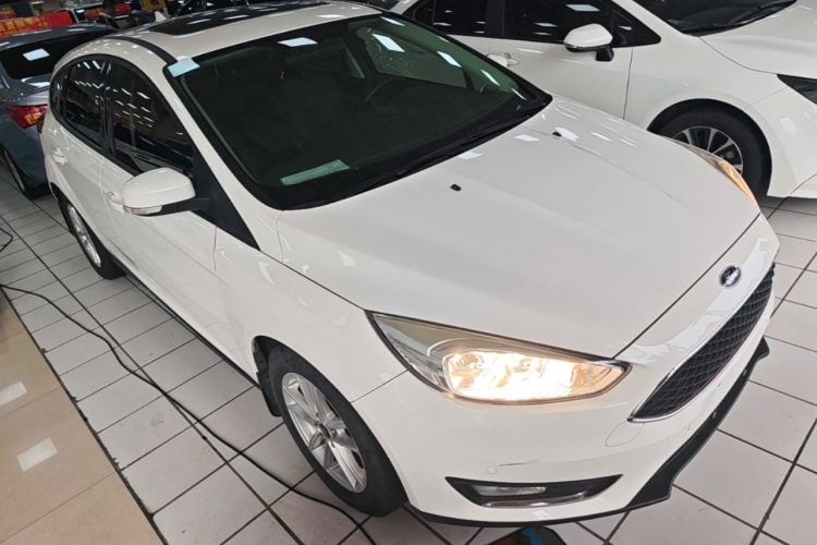 Used Ford Focus 2017 Hatchback 1.6L Automatic Fashion Edition Smart Drive Version Front Right 45 Deg
