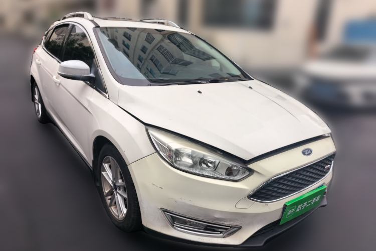 Used Ford Focus 2017 Hatchback EcoBoost 125 Automatic - Ultra-Powerful Style Edition with Smart Drive Features Front Right 45 Deg