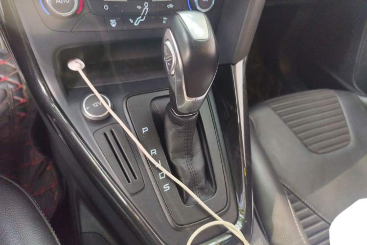 Used Ford Focus 2017 Sedan 1.6L Automatic Fashion Edition Smart Drive Version Gear Lever