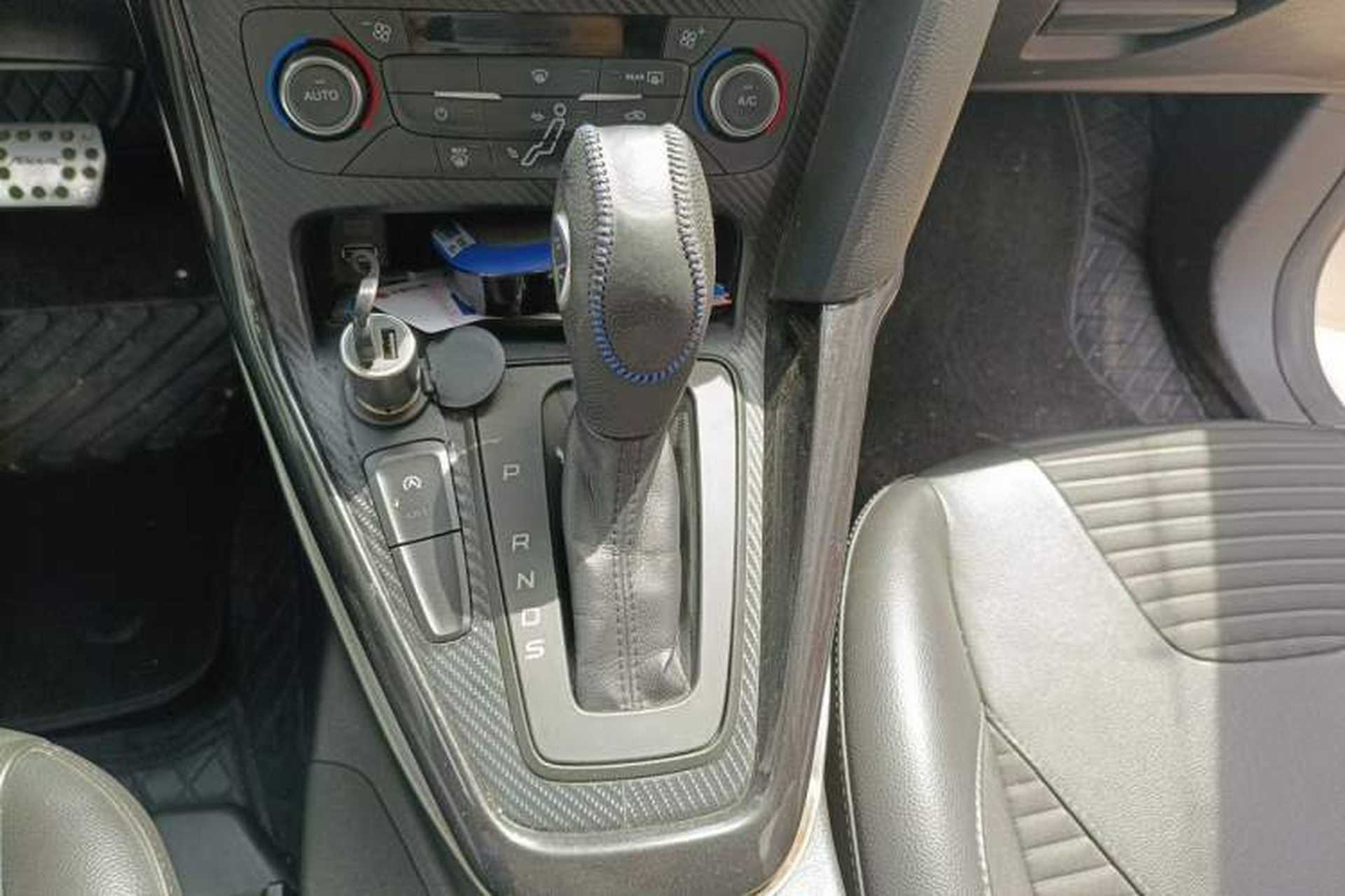 Used Ford Focus 2017 Hatchback EcoBoost 180 Automatic Elite Model Gear Lever