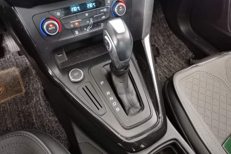 Used Ford Focus 2017 Sedan 1.6L Automatic Fashion Edition Smart Drive Version Gear Lever