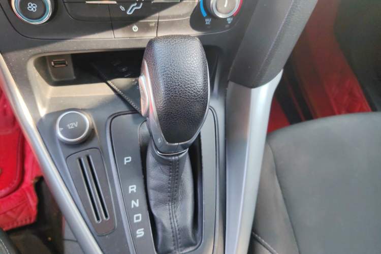 Used Ford Focus 2017 Hatchback 1.6L Automatic Comfort Plus SmartDrive Edition Gear Lever