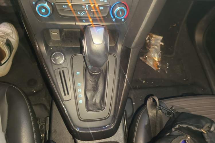 Used Ford Focus 2017 Hatchback 1.6L Automatic Fashion Edition Smart Drive Version Gear Lever
