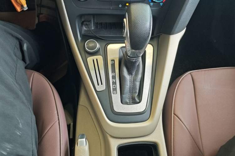 Used Ford Focus 2017 Sedan 1.6L Automatic Comfort Plus SmartDrive Edition Gear Lever
