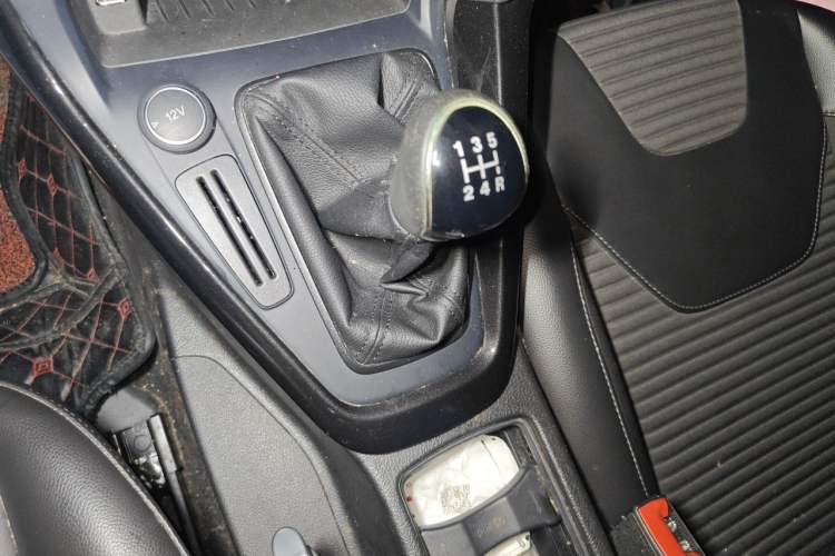 Used Ford Focus 2017 Sedan 1.6L Manual Fashion Edition Smart Drive Version Gear Lever