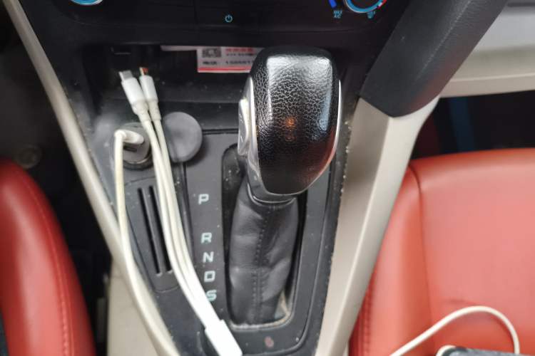 Used Ford Focus 2017 Sedan 1.6L Automatic Comfort Plus SmartDrive Edition Gear Lever