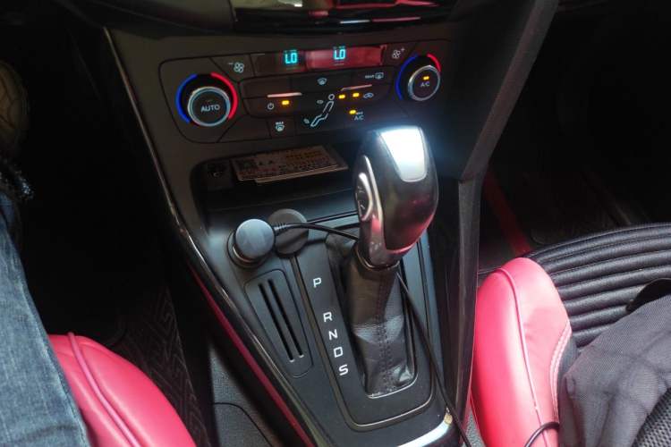 Used Ford Focus 2017 Sedan 1.6L Automatic Fashion Edition Smart Drive Version Gear Lever