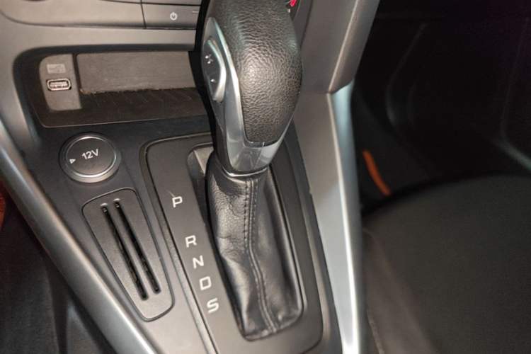 Used Ford Focus 2017 Hatchback 1.6L Automatic Comfort Plus SmartDrive Edition Gear Lever