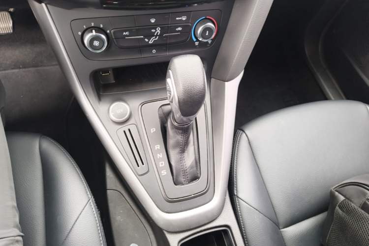 Used Ford Focus 2017 Hatchback 1.6L Automatic Comfort Plus SmartDrive Edition Gear Lever