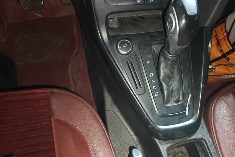 Used Ford Focus 2017 Sedan 1.6L Automatic Fashion Edition Smart Drive Version Gear Lever