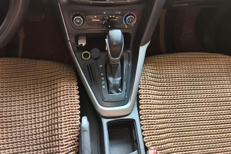 Used Ford Focus 2017 Hatchback 1.6L Automatic Comfort Plus SmartDrive Edition Gear Lever