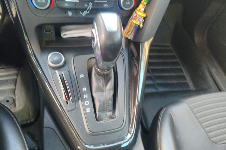 Used Ford Focus 2017 Sedan 1.6L Automatic Fashion Edition Smart Drive Version Gear Lever