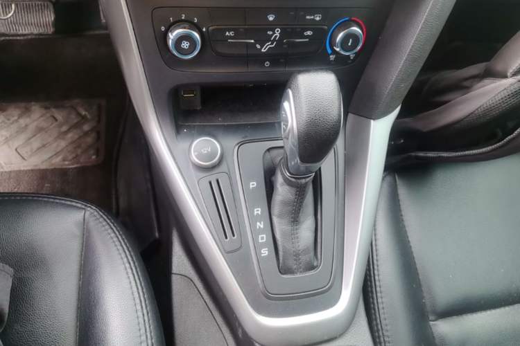 Used Ford Focus 2017 Hatchback 1.6L Automatic Comfort Plus SmartDrive Edition Gear Lever