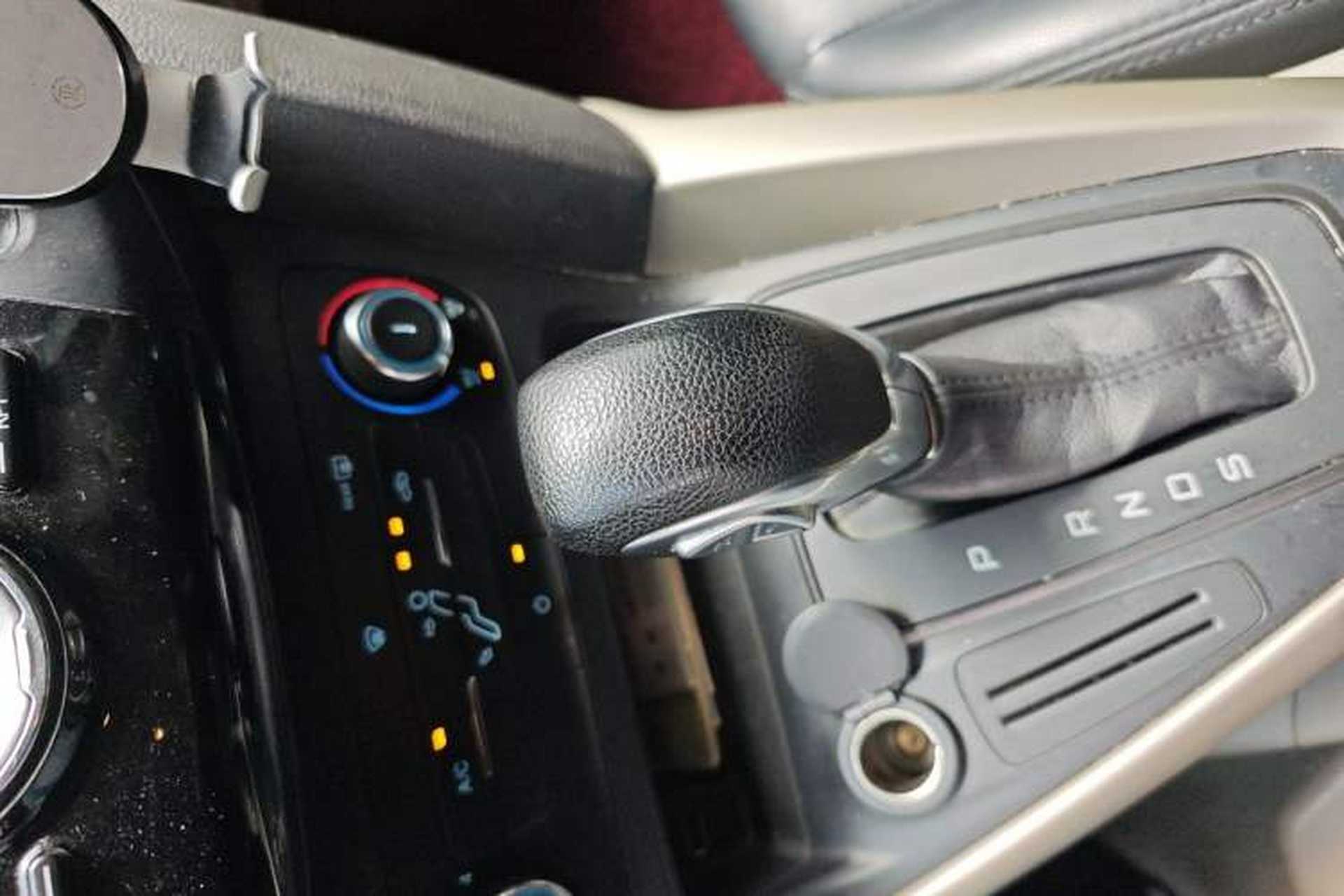 Used Ford Focus 2017 Sedan 1.6L Automatic Comfort Plus SmartDrive Edition Gear Lever