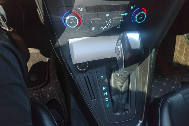 Used Ford Focus 2017 Sedan 1.6L Automatic Fashion Edition Smart Drive Version Gear Lever