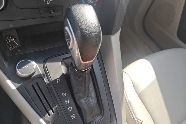 Used Ford Focus 2017 Sedan 1.6L Automatic Comfort Plus SmartDrive Edition Gear Lever