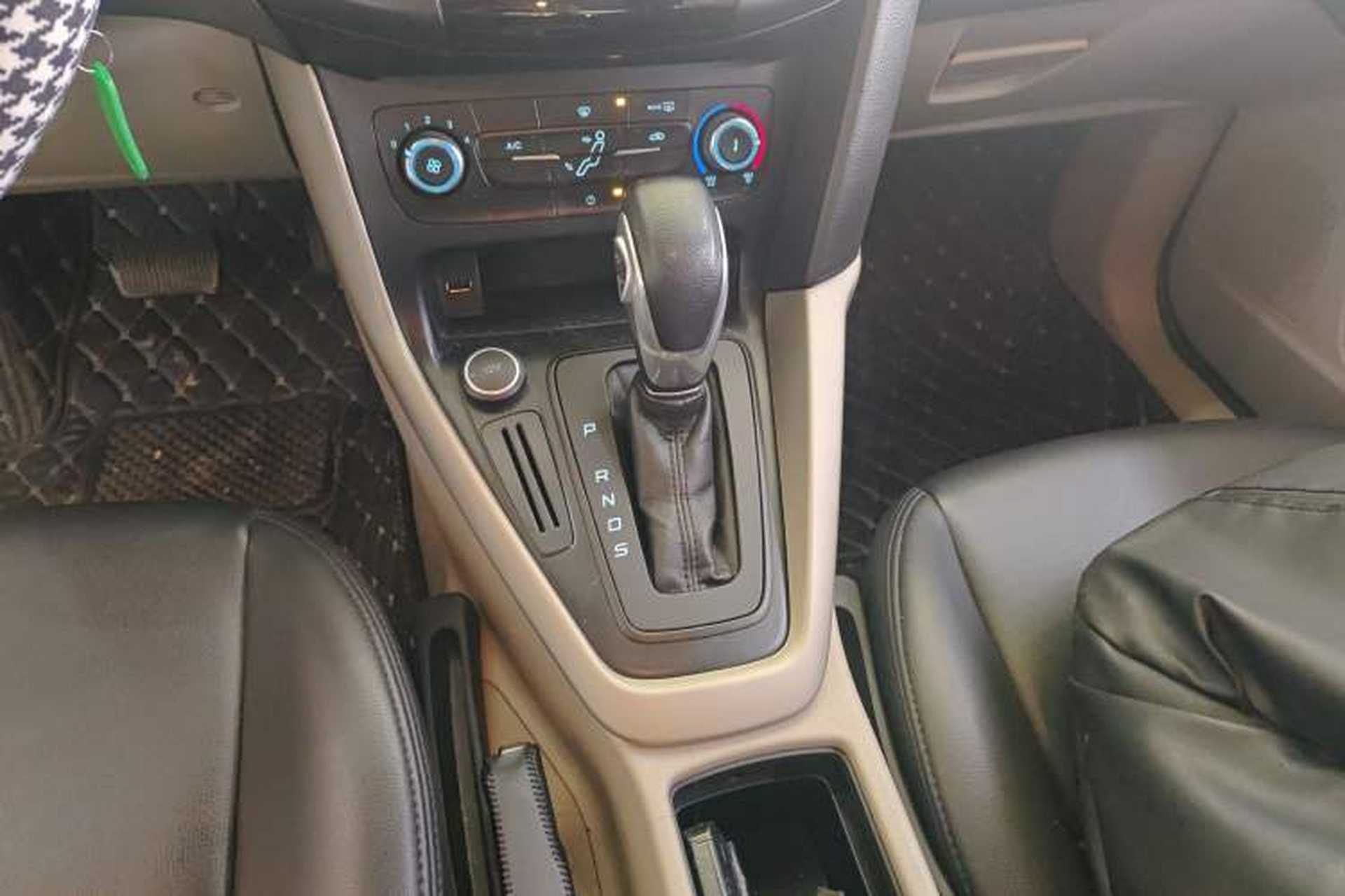 Used Ford Focus 2017 Sedan 1.6L Automatic Comfort Plus SmartDrive Edition Gear Lever