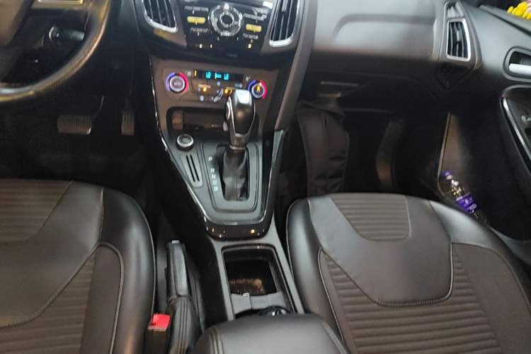 Used Ford Focus 2017 Hatchback 1.6L Automatic Fashion Edition Smart Drive Version Gear Lever