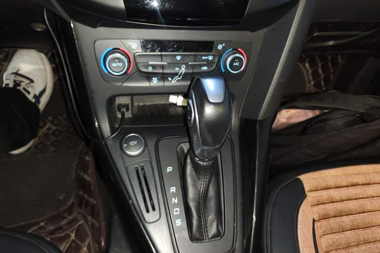 Used Ford Focus 2017 Hatchback 1.6L Automatic Fashion Edition Smart Drive Version Gear Lever