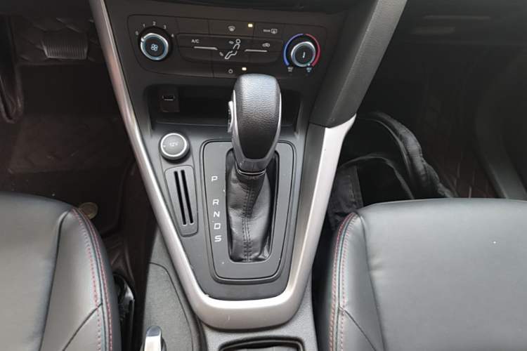 Used Ford Focus 2017 Hatchback 1.6L Automatic Comfort Plus SmartDrive Edition Gear Lever