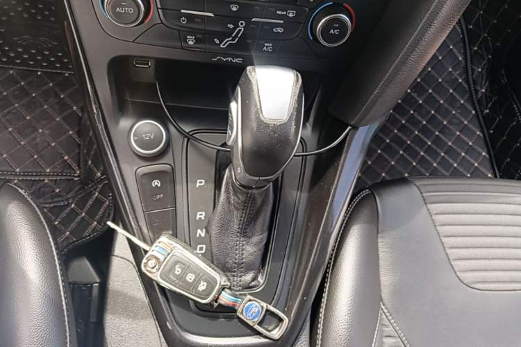 Used Ford Focus 2017 Hatchback EcoBoost 180 Automatic Elite Model Gear Lever