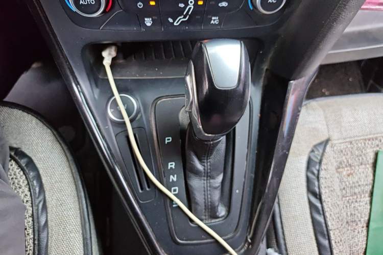 Used Ford Focus 2017 Hatchback 1.6L Automatic Fashion Edition Smart Drive Version Gear Lever