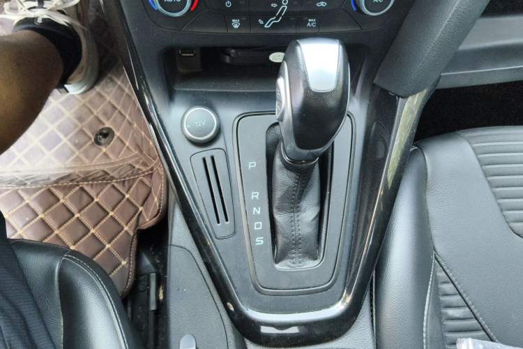 Used Ford Focus 2017 Sedan 1.6L Automatic Fashion Edition Smart Drive Version Gear Lever