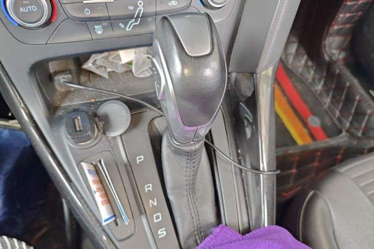 Used Ford Focus 2017 Sedan 1.6L Automatic Fashion Edition Smart Drive Version Gear Lever