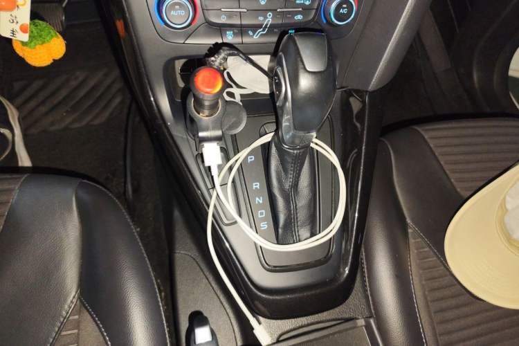 Used Ford Focus 2017 Sedan EcoBoost 125 Automatic Supreme Style SmartDrive Edition Gear Lever