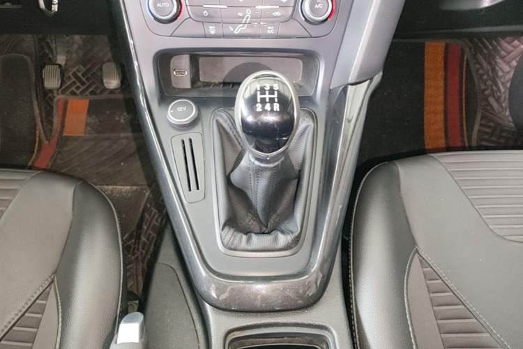 Used Ford Focus 2017 Sedan 1.6L Manual Fashion Edition Smart Drive Version Gear Lever