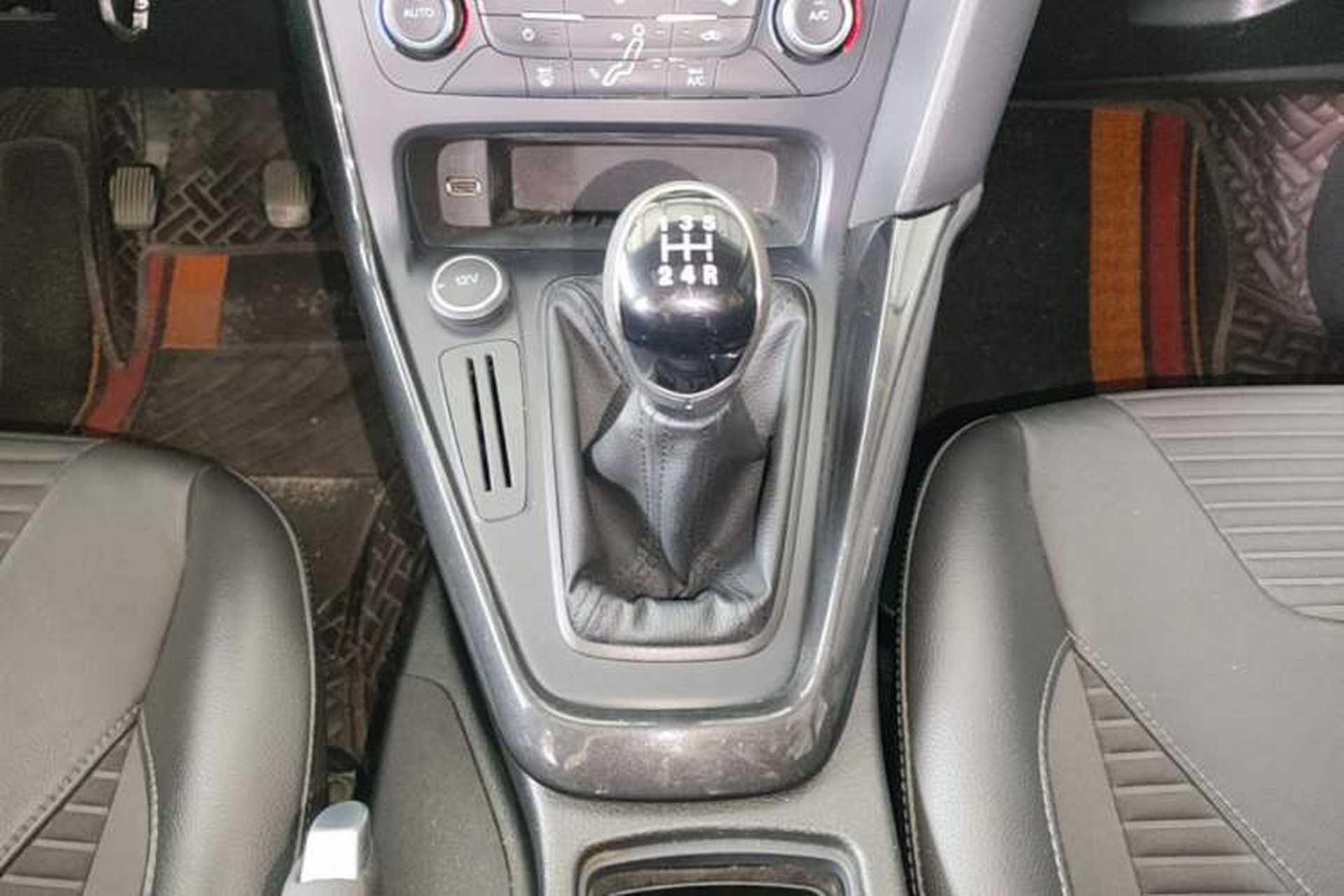 Used Ford Focus 2017 Sedan 1.6L Manual Fashion Edition Smart Drive Version Gear Lever