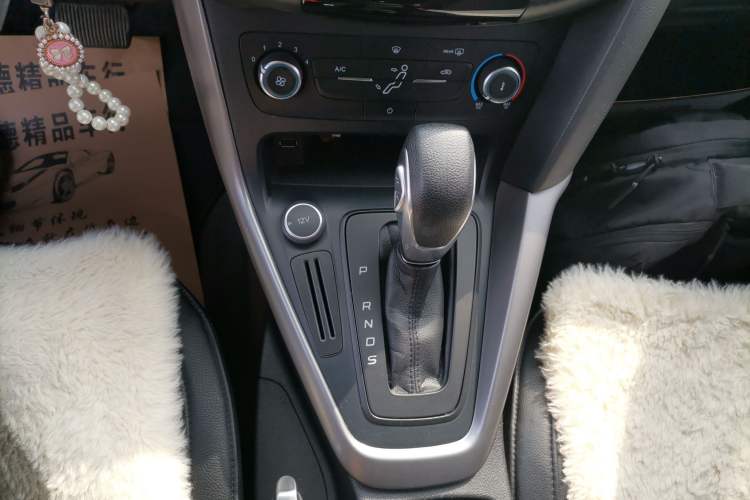 Used Ford Focus 2017 Hatchback 1.6L Automatic Comfort Plus SmartDrive Edition Gear Lever