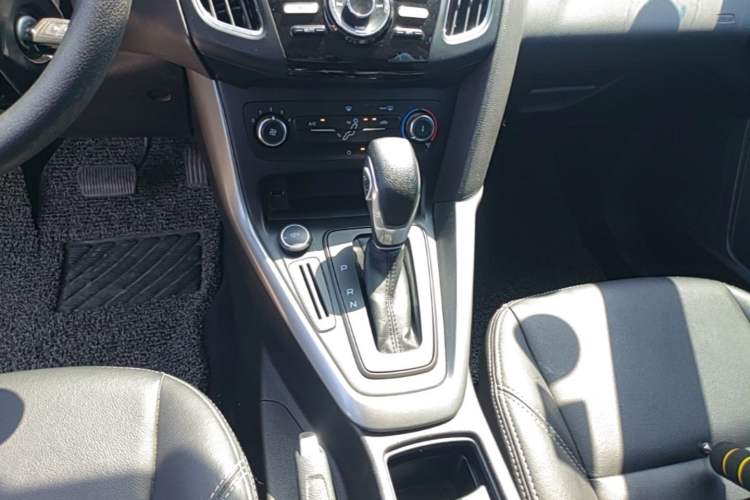 Used Ford Focus 2017 Hatchback 1.6L Automatic Comfort Plus SmartDrive Edition Gear Lever