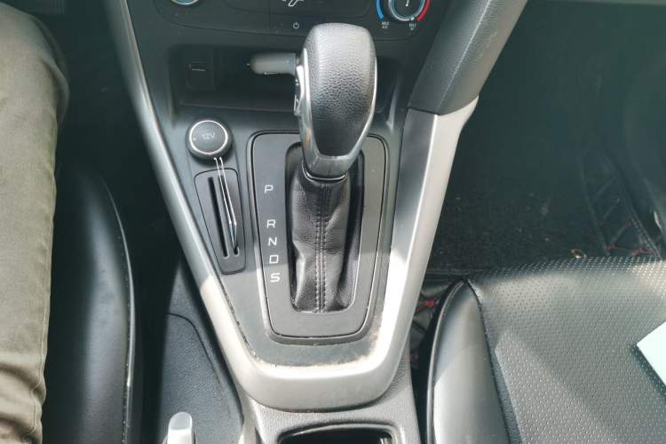 Used Ford Focus 2017 Hatchback 1.6L Automatic Comfort Plus SmartDrive Edition Gear Lever
