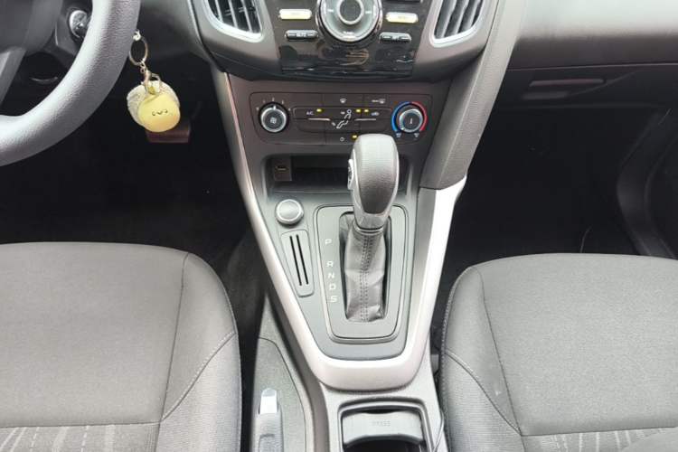 Used Ford Focus 2017 Hatchback 1.6L Automatic Comfort Plus SmartDrive Edition Gear Lever