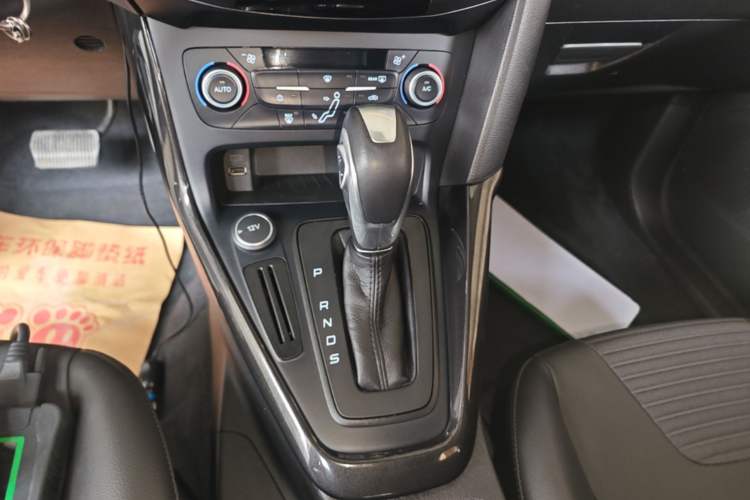 Used Ford Focus 2017 Hatchback 1.6L Automatic Fashion Edition Smart Drive Version Gear Lever