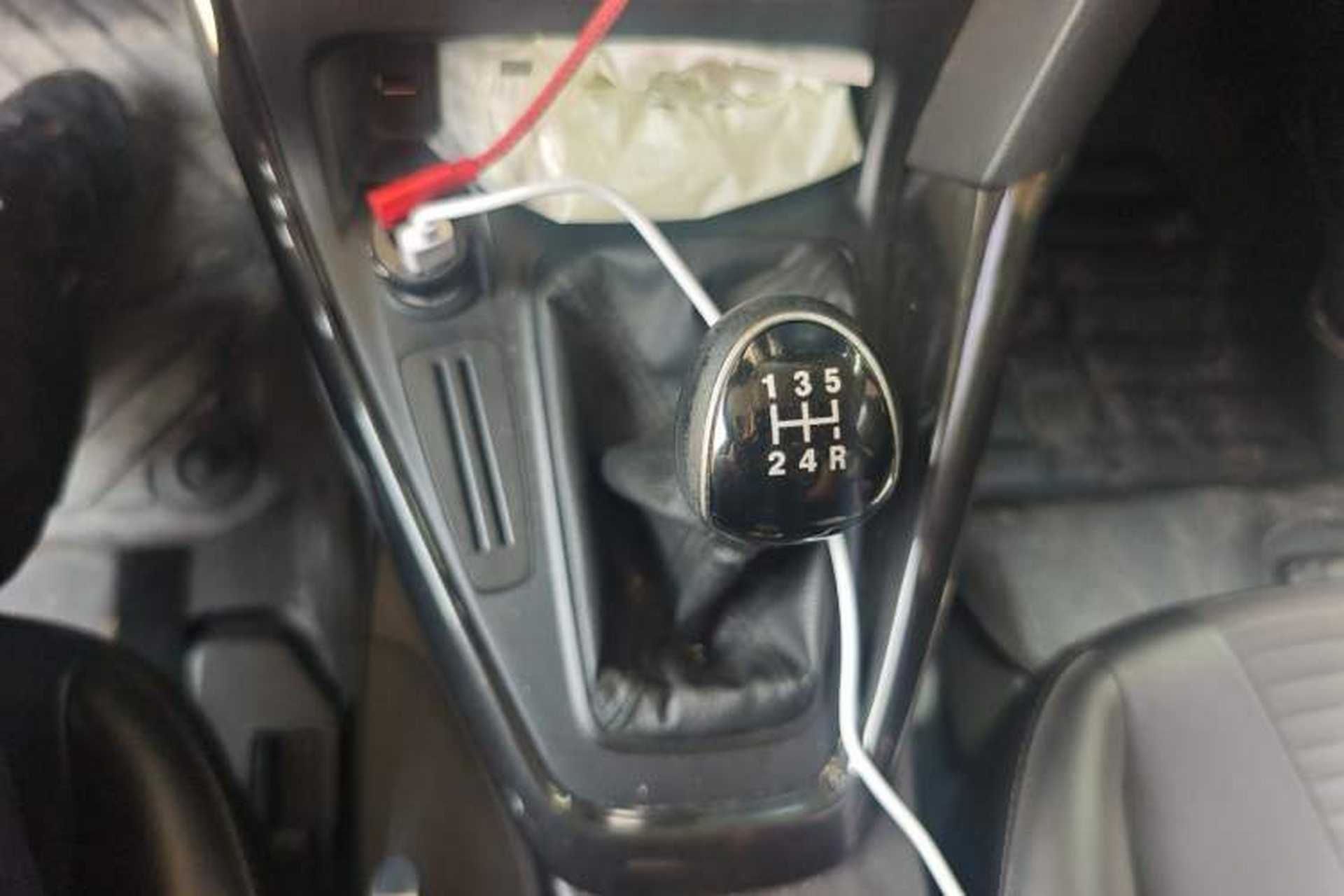 Used Ford Focus 2017 Sedan EcoBoost 125 Manual – Ultra-Style Edition with SmartDrive Features Gear Lever