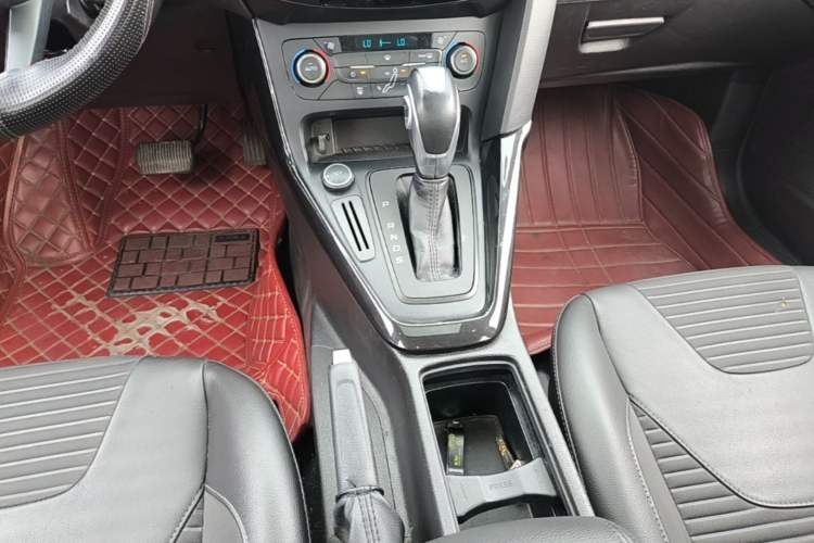 Used Ford Focus 2017 Hatchback 1.6L Automatic Fashion Edition Smart Drive Version Gear Lever