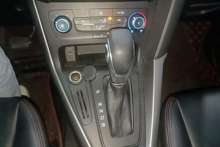 Used Ford Focus 2017 Hatchback 1.6L Automatic Comfort Plus SmartDrive Edition Gear Lever