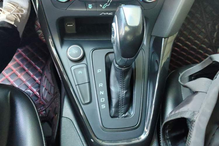 Used Ford Focus 2017 Sedan EcoBoost 180 Automatic Elite Model Gear Lever