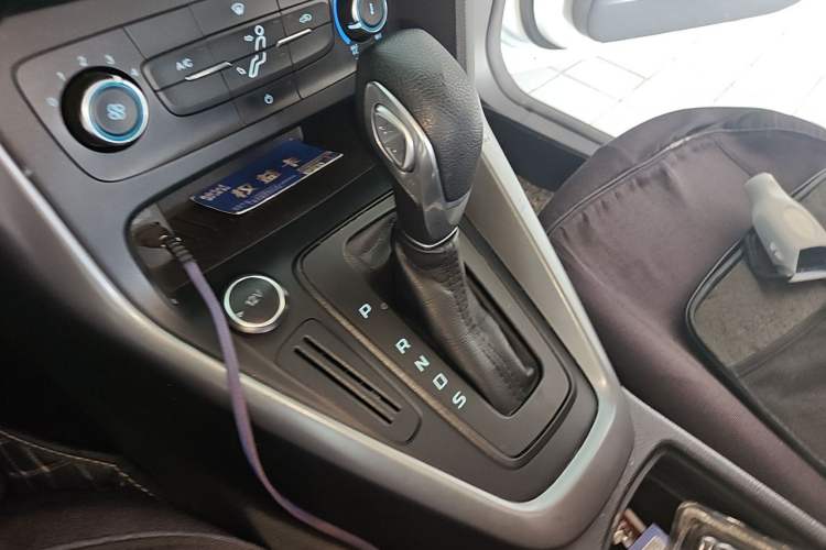 Used Ford Focus 2017 Hatchback 1.6L Automatic Comfort Plus SmartDrive Edition Gear Lever