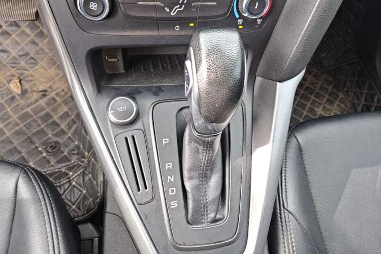 Used Ford Focus 2017 Hatchback 1.6L Automatic Comfort Plus SmartDrive Edition Gear Lever