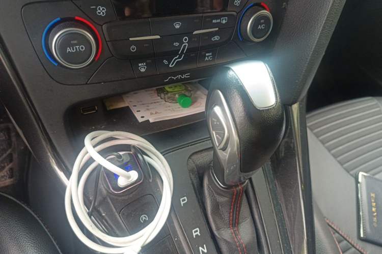 Used Ford Focus 2017 1.5T CTCC White and Black Limited Edition Gear Lever
