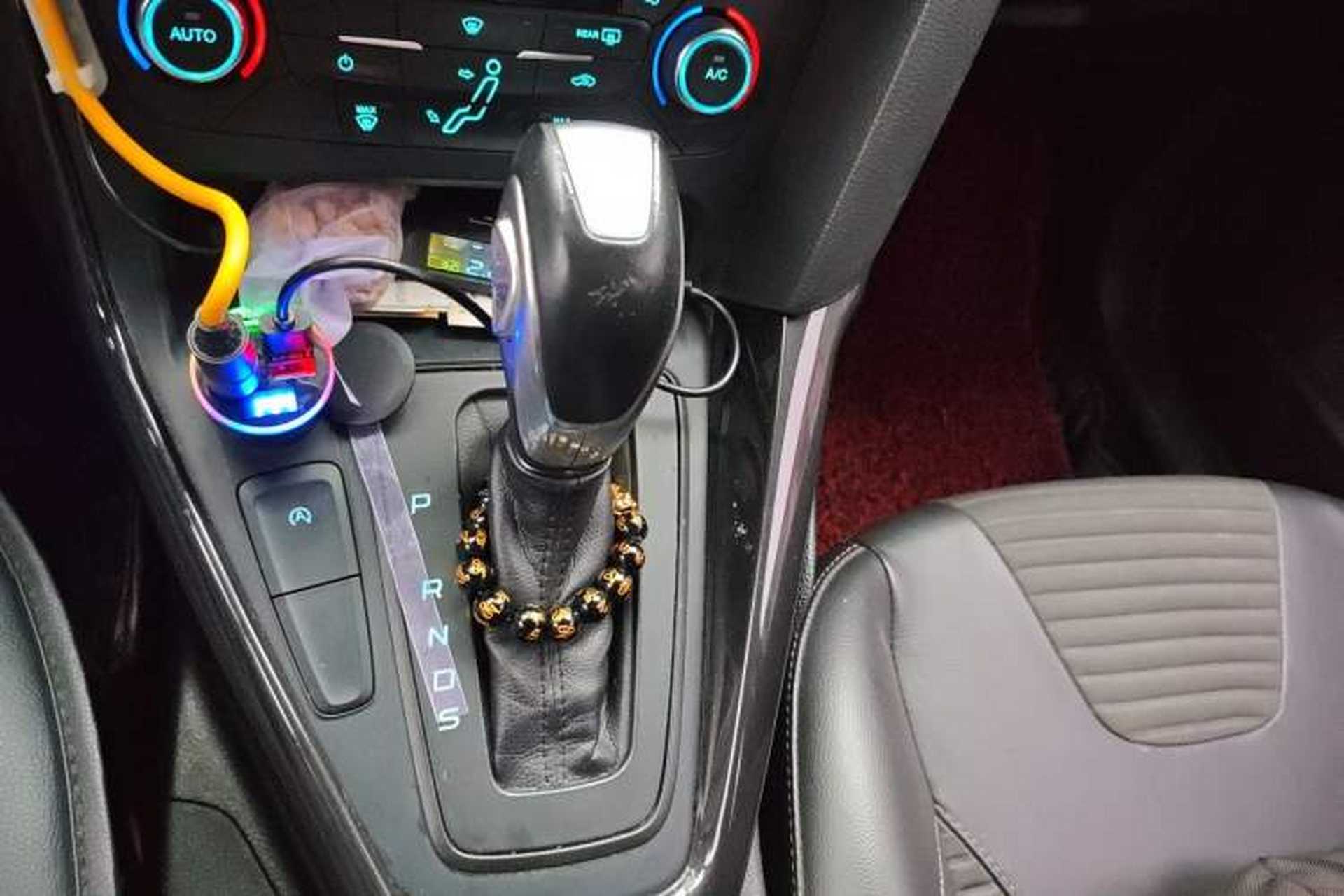 Used Ford Focus 2017 Sedan EcoBoost 125 Automatic Supreme Style SmartDrive Edition Gear Lever
