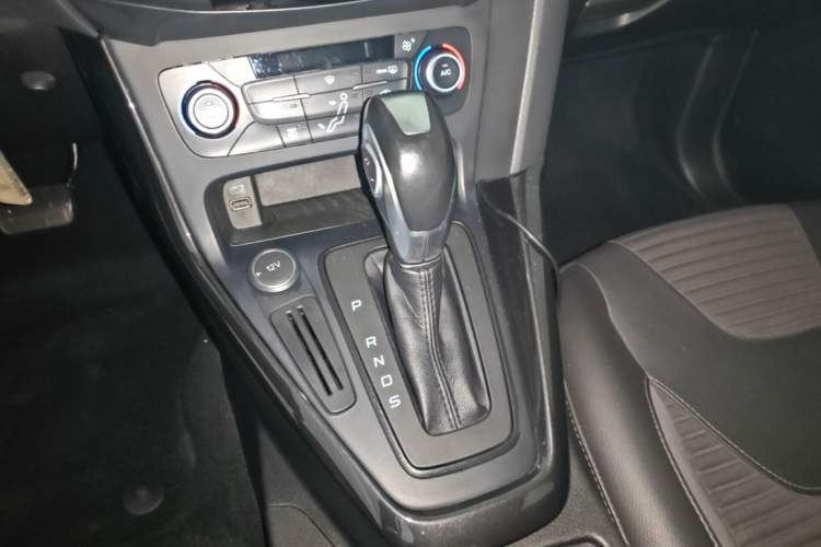 Used Ford Focus 2017 Sedan 1.6L Automatic Fashion Edition Smart Drive Version Gear Lever