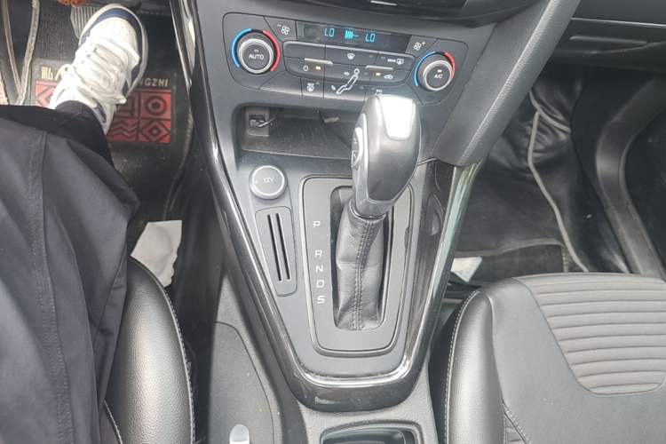 Used Ford Focus 2017 Sedan 1.6L Automatic Fashion Edition Smart Drive Version Gear Lever