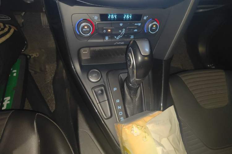 Used Ford Focus 2017 Sedan EcoBoost 180 Automatic Elite Model Gear Lever