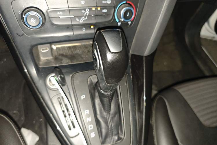 Used Ford Focus 2017 Sedan 1.6L Automatic Fashion Edition Smart Drive Version Gear Lever